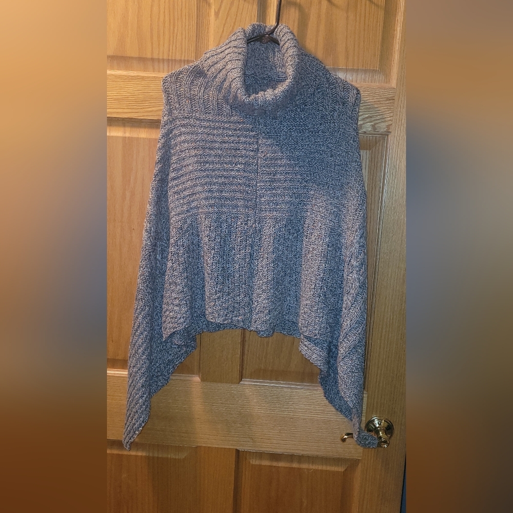 NWOT MICHAEL KORS  Creme & Grey Poncho Beautiful WOMENS ONE SIZE